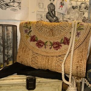 Vintage straw bag with rope strap